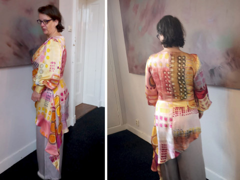 Colorful tunic for an artistic bride