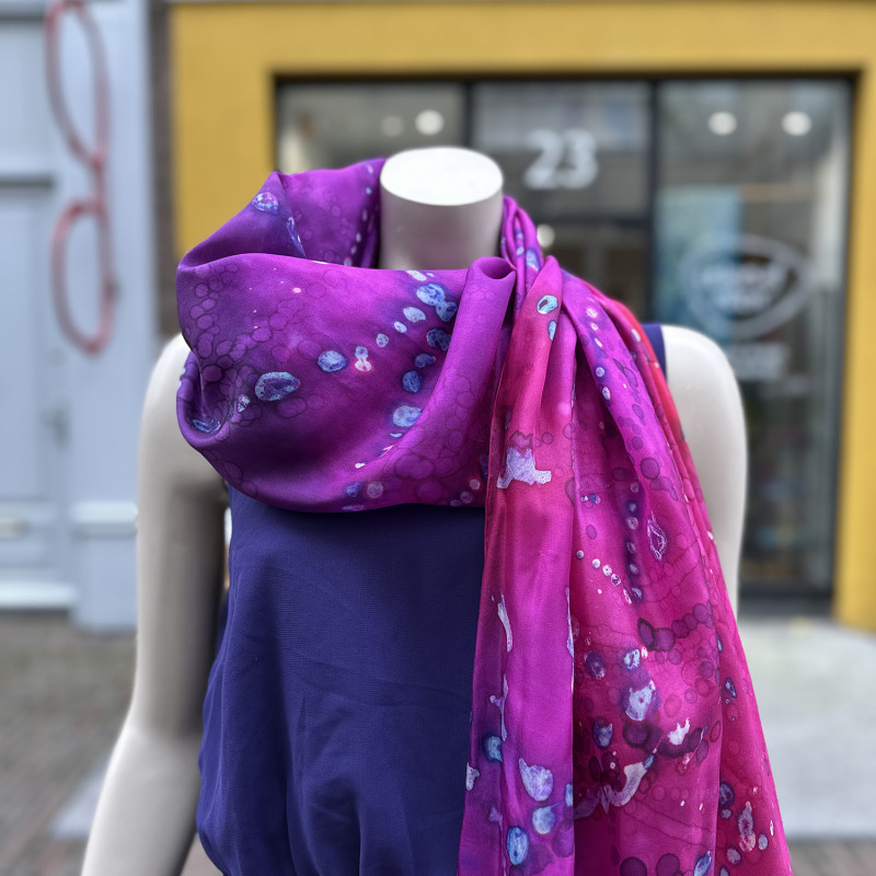 Festive Scarf for a Purple/Red Dress