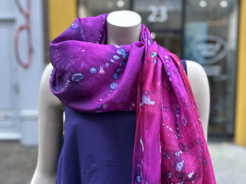Festive Scarf for a Purple/Red Dress