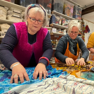 Zijde schilderen en nuno-vilten in 1 dag